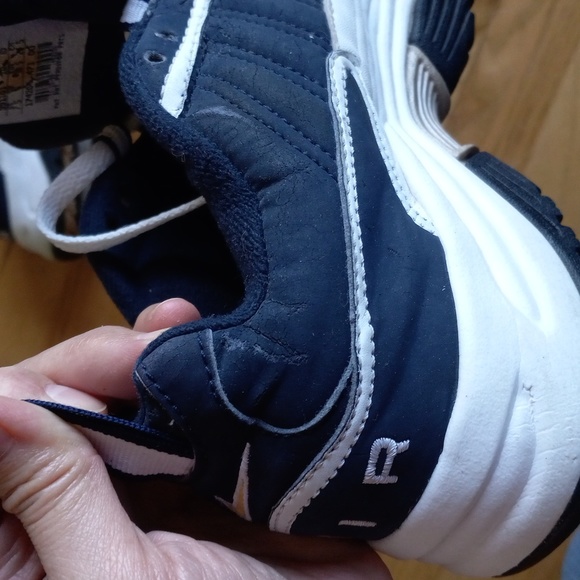 Size 7.5 NIKE Air Cross Training Runners Vintage1999 Leather - Picture 8 of 16